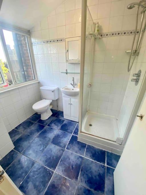 Penthouse Studio With 2 Double Beds & Smart Tv. Great London Location Daire Dış mekan fotoğraf